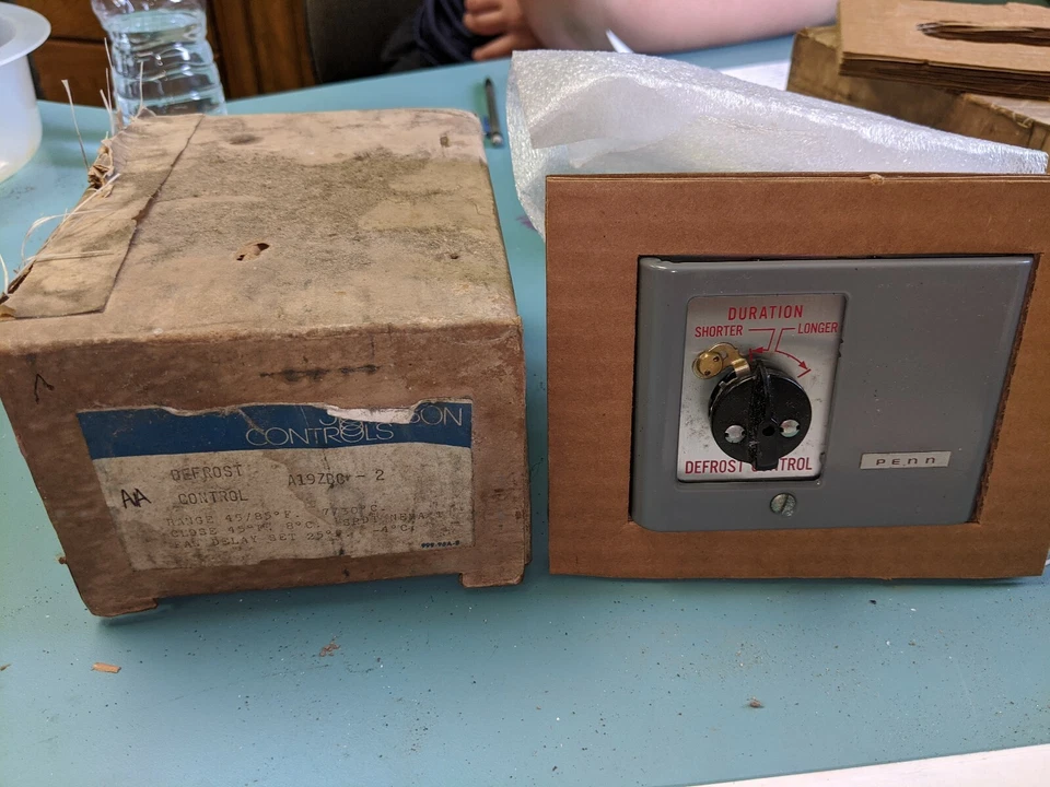 NEW JOHNSON CONTROLS A19ZBC-2C Temperature Defrost Control Line V Mechanical - Image 1 of 1