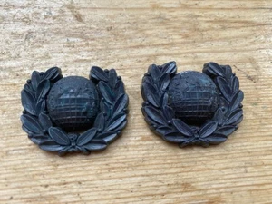 PAIR, WWII ROYAL MARINES COMMANDO BLACK PLASTIC COLLAR BADGES, A. STANLEY & SONS - Picture 1 of 2