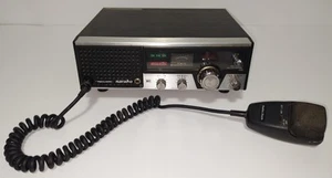 Vintage Realistic Navaho TRC-431 CB Base Radio, Microphone 21-1177 READ Descrip - Picture 1 of 9