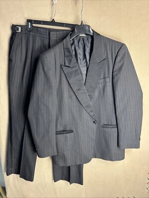 Traje de esmoquin Bill Blass 46R negro 2 piezas 40x30 espiga rayas 38x30 Foto 1 de 4