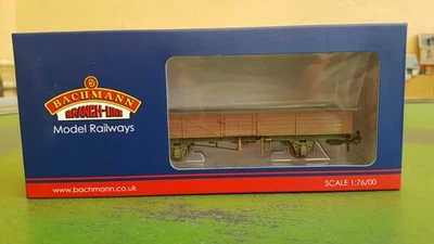 Bachmann 38-751A 22T Tube Wagon, B732301, BR Bauxite, Weathered, boxed - Image 1 of 4