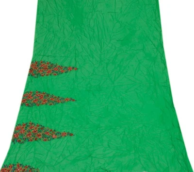 Tela artesanal bordada de georgette pura chatarra remanente de sari verde de colección de Sushila Foto 1 de 4