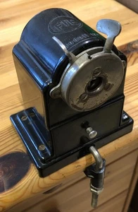 Vintage Bleistiftanspitzer FTE Modell 120 schwarzes Bakelit DDR Bürozubehör - Afbeelding 1 van 7