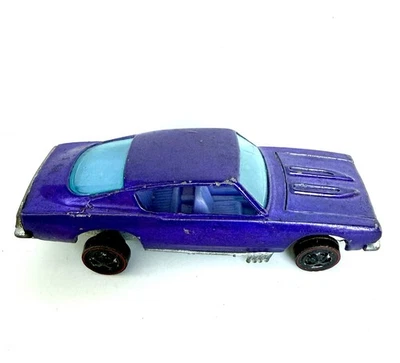 Barracuda HK personalizada Hot Wheels Redline 1967 púrpura con interior lavanda Cuda Foto 1 de 4
