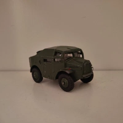 Dinky Toys 688 Field Artillery Tractor - Image 1 of 4
