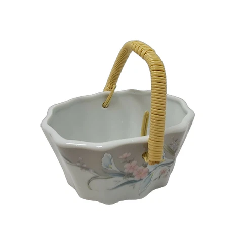 Vintage Russ Berrie Co. Floral Trinket/Basket with Handle #5011 Porcelain Japan Cover