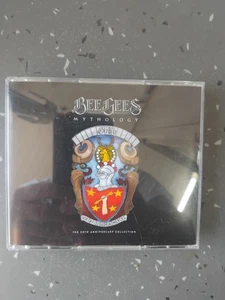 Bee Gees - Mythology 50th Anniversary Best of Collection (4xCD) - Foto 1 di 2
