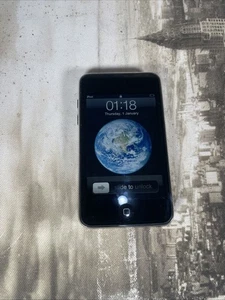 Apple iPod Touch (2nd Generation) A1288 WiFi 8GB Black Silver - Picture 1 of 3