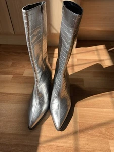Ladies Cowboy Style Beyoncé Silver Boots Size 7 Worn Once - Picture 1 of 6