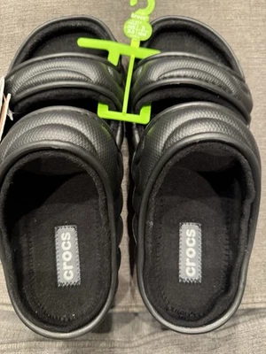 Crocs 成人男女通用黑色 Cozzzy Over puff Slide 全新带标签 尺寸 W8/M6 — 第 1/4 张图片