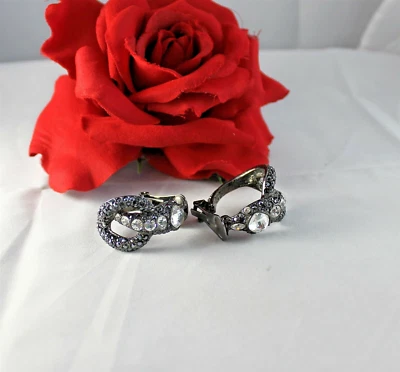 Pendientes clip aro diamantes de imitación KJL Kenneth Lane rescate de gatos Foto 1 de 2