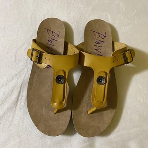 Blow Fish Thong Sandals Malibu Adjustable Straps Size 7.5 Gold - Picture 1 of 9