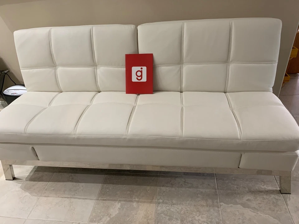 sofá sofá cuero blanco como nuevo costo original $1000 Foto 1 de 1