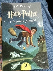 Harry Potter y la Piedra Filosofal (Spanish Edition) - J. K. Rowling - Picture 1 of 3