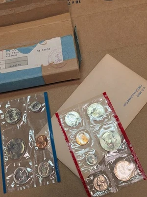 ESTATE 104R - 1980 Uncirculated Coin Set U.S Mint Original Government Packaging - Image 1 of 2