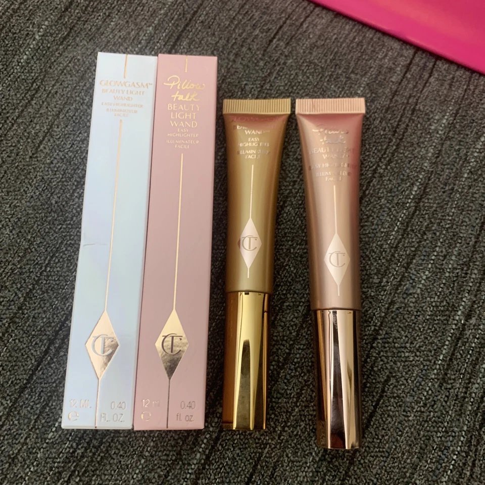 Charlotte Tilbury Glowgasm Beauty Highlighter Wand in Goldgasm UK