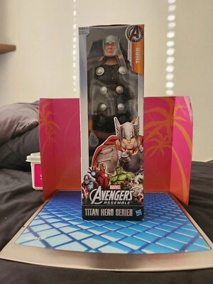 Boneco Marvel Avengers Titan Hero Series Thor 12 polegadas novo na caixa 2013 - Imagem 1 de 4