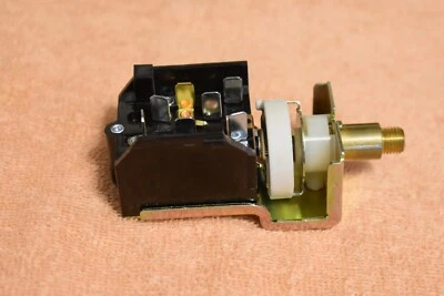 Interruptor de farol 1961 - 1979 Jeep CJ DFJ FC FJ Cherokee Gladiator NÃO PERFEITO - Imagem 1 de 4