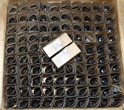 50 pezzi 6K4P-EV = EF93, 6BA6, W727 HF tubo pentodo NEVZ sovietico anni 70-80 NUOVO in SCATOLA - Immagine 1 di 4