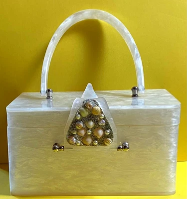 VINTAGE WILARDY PEARLY WHITE LUCITE PURSE BEACH VIBE 1950'S ORIGINAL MIRROR - Image 1 of 4