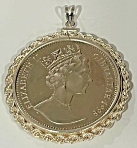 ELIZABETH II GIBRALTAR 1998 1 ROYAL KISSING CHERUB COIN PENDANT Sterling - Picture 1 of 2