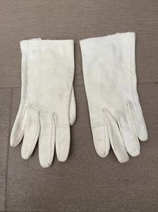 Vintage White Leather Wrist Length Cocktail Gloves Size 7 Very Light Wear - Picture 1 of 8