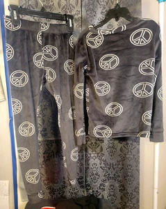 Cat & Jack-unisex youth gray 'Peace' symbol 2 piece pajama set size 6 - Picture 1 of 4