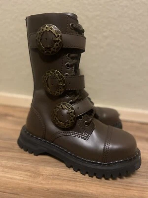 DEMONIA Mujer’s 5 Botas Hebilla Correas Marrón Grunge Combate Stream Punk Bruja Gótica Foto 1 de 4