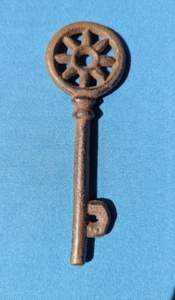 Solid iron decorative SKELETON KEY, 5 1/4" long - Picture 1 of 3