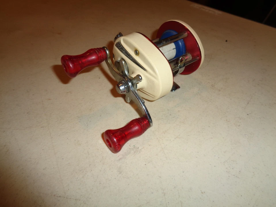 Carrete de pesca vintage Shakespeare 1975 Bicentenario Levelwind Baitcaster, diestro, EE. UU. Foto 1 de 4