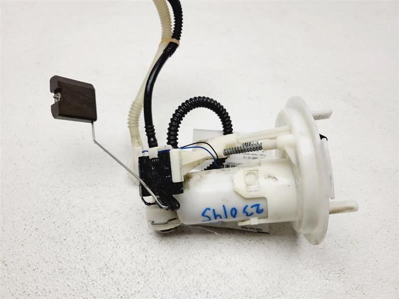 Mercedes-Benz C250 2013 tanque de combustible unidad de envío OEM 2124701394 Foto 1 de 4