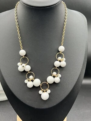 Collar Avon Blanco Cuentas Tono Oro Racimo 16" Largo y 3" Cadena Extensor Foto 1 de 4