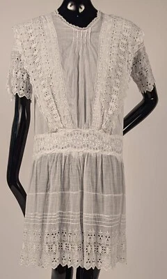 VESTIDO BATISTA EDUARDIANO NIÑA ALGODÓN BLANCO CON BORDADO Foto 1 de 4