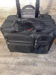 Maletín de viaje nocturno con rollo de 2 asas de nailon balístico negro TUMI - Imagen 1 de 16