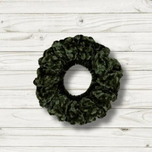 Handgefertigtes gehäkeltes super grünes Samt Haar Scrunchie - Geschenkidee - Bild 1 von 1