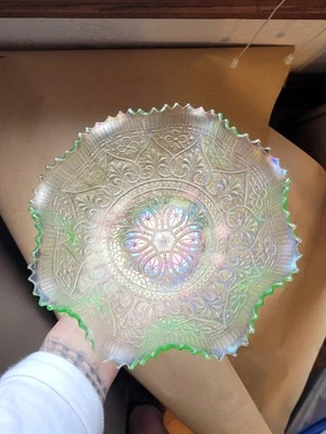 Pretty Ice Green Northwood Carnival Glass Hearts & Flowers Ruffled Bowl - Image 1 of 4