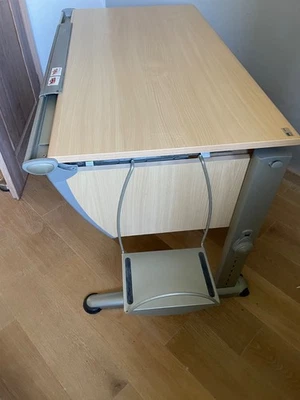 Moll Schreibtisch Runner höhenverstellbar, kippbar inkl. verstellbarem Drehstuhl - Bild 1 von 4