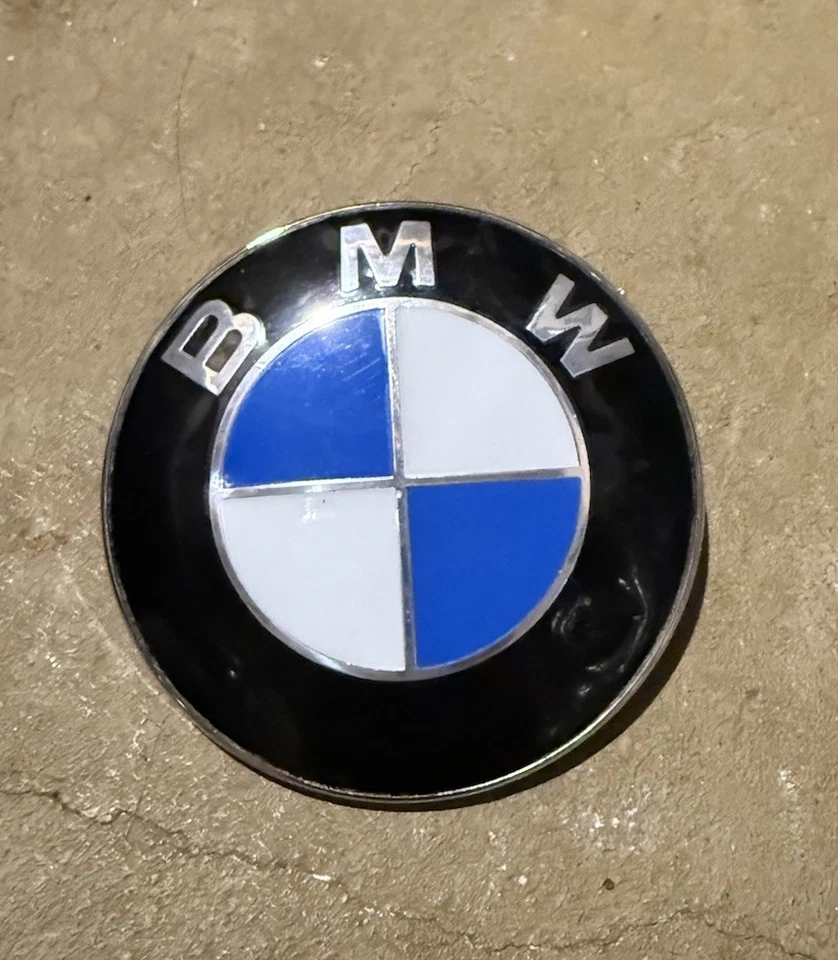 Used BMW Hood Trunk Emblem Round- 82mm BMW E46, E53 - Image 1 of 1