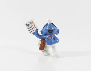Schlumpf Schlümpfe === 2.0458 == Zeitungsausträger Schleich newspaper smurf - Bild 1 von 1