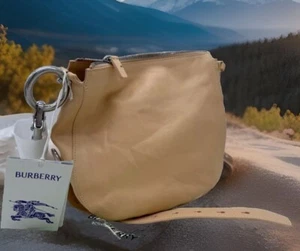 NUEVO CON ETIQUETAS AUTÉNTICO $2590 Bolso de Hombro Burberry SM Knight Cuero Arrugado Asimétrico🌹Beige - Imagen 1 de 17