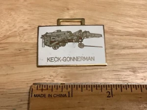 Cloisonné Keck - Gonnerman Threshing Machine Watch Fob - Bild 1 von 2