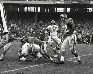 Jim Brown B&W  8x10 Browns Unsigned Photo.  Free Shipping! - Picture 1 of 1
