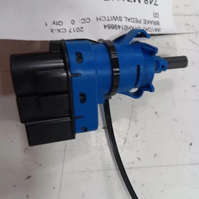 Interruptor de pedal de freno Mazda CX-3 2016 2017 2018 Foto 1 de 4
