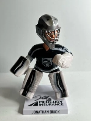 Jonathan Quick Signed LA Kings Bobblehead PSA Y50977 - Imagem 1 de 4