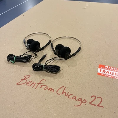 2 pares de auriculares realistas de marca Nova 34 conector de 3,5 mm / probados y funcionando Foto 1 de 4