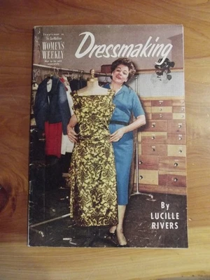 MAGAZINE  THE AUSTRALIAN WOMEN'S WEEKLY DRESSMAKING 1959 OLD   ** MUST SEE *** - Image 1 of 3