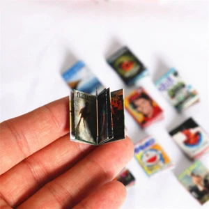 Lote de 21 libros de imitación de estantería de relleno de miniaturas para casa de muñecas escala 1:12 piezas - Imagen 1 de 11
