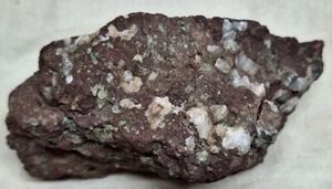 Basalto amigdaloidal de la mina de cobre Keweenaw Peninsula Michigan para cabbing - Imagen 1 de 6