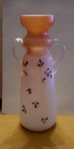 Jarrón antiguo victoriano pintado a mano con estuche soplado de melocotón con asas dobles aplicadas - Imagen 1 de 10