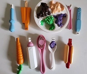Vintage Amazing Amy Doll Replacement Food Dish Bowl Spoon Brush Accessories Lot - Bild 1 von 6